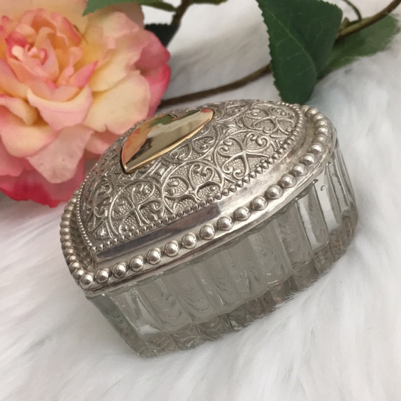 GIFTED
Crystal & Silver Heart Box - Picture 7 of 10